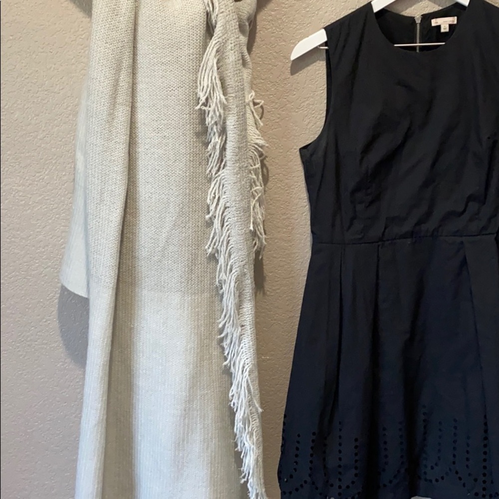 🌺Gap black cut out bottom dress size 6